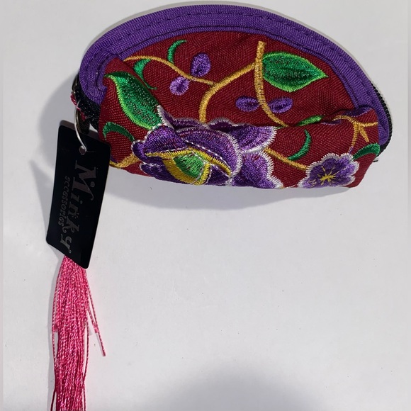 Artisanal Embroidered small coin purse - Picture 1 of 3